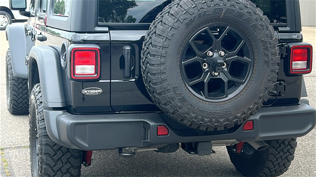 2024 Jeep Wrangler Willys photo 5
