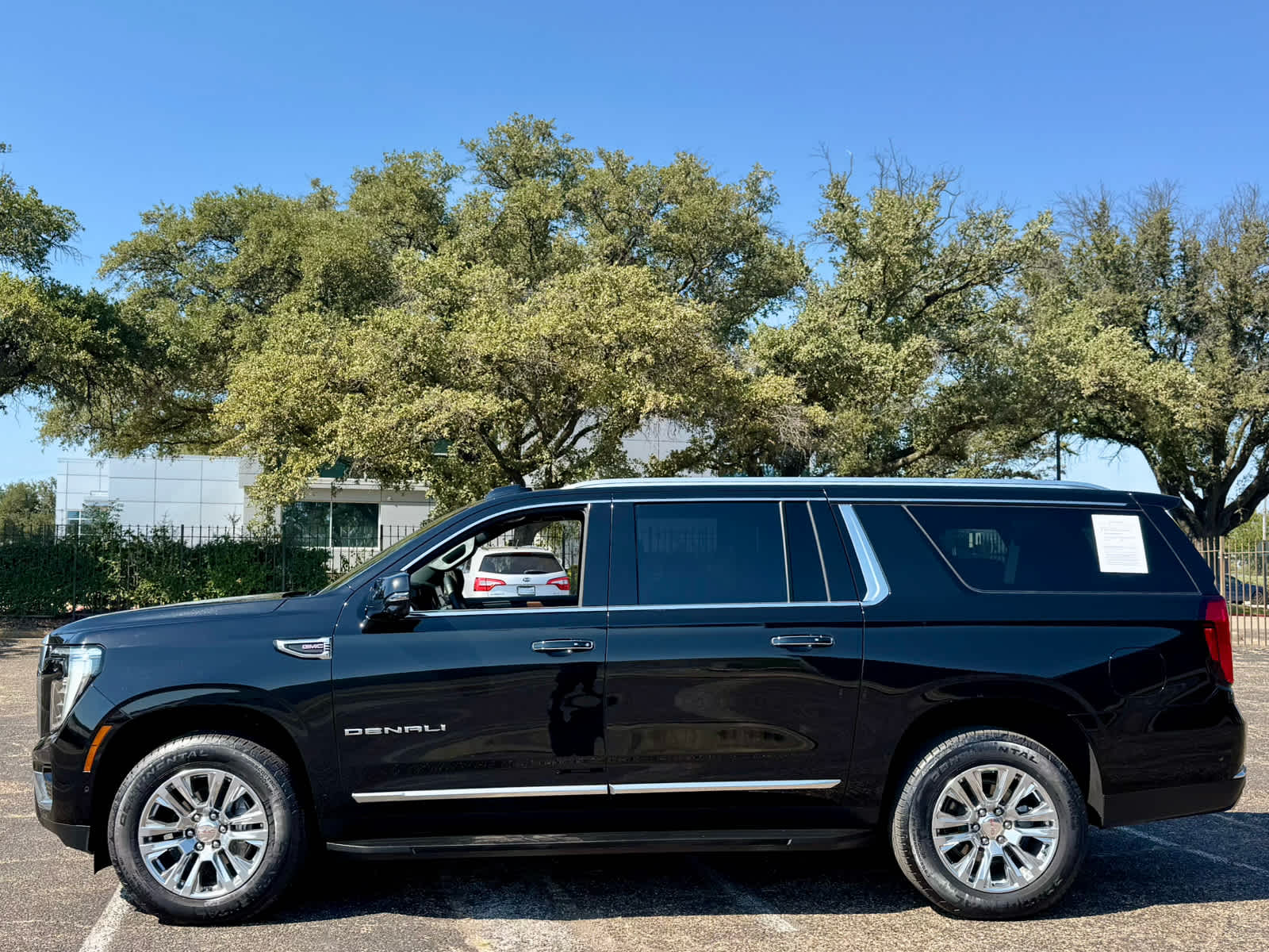 2025 Gmc Yukon XL Denali photo 2