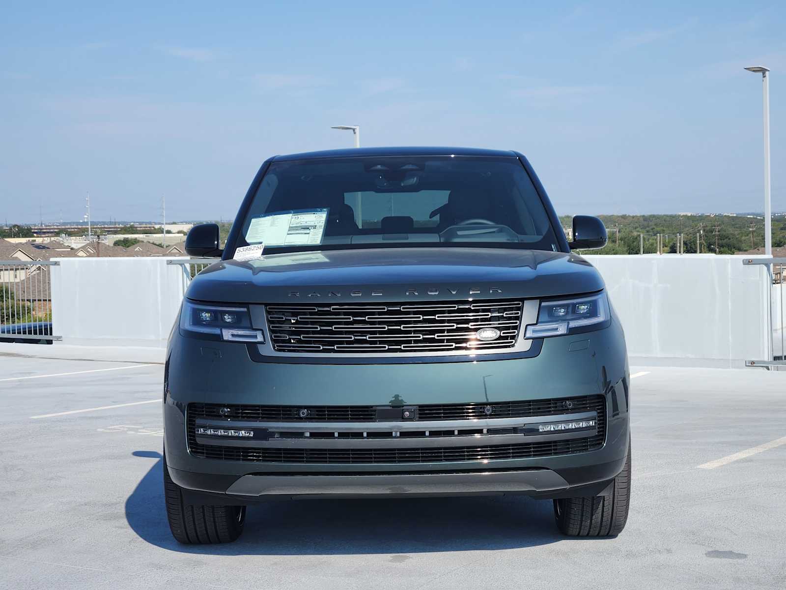 2025 Land Rover Range Rover SE photo 2
