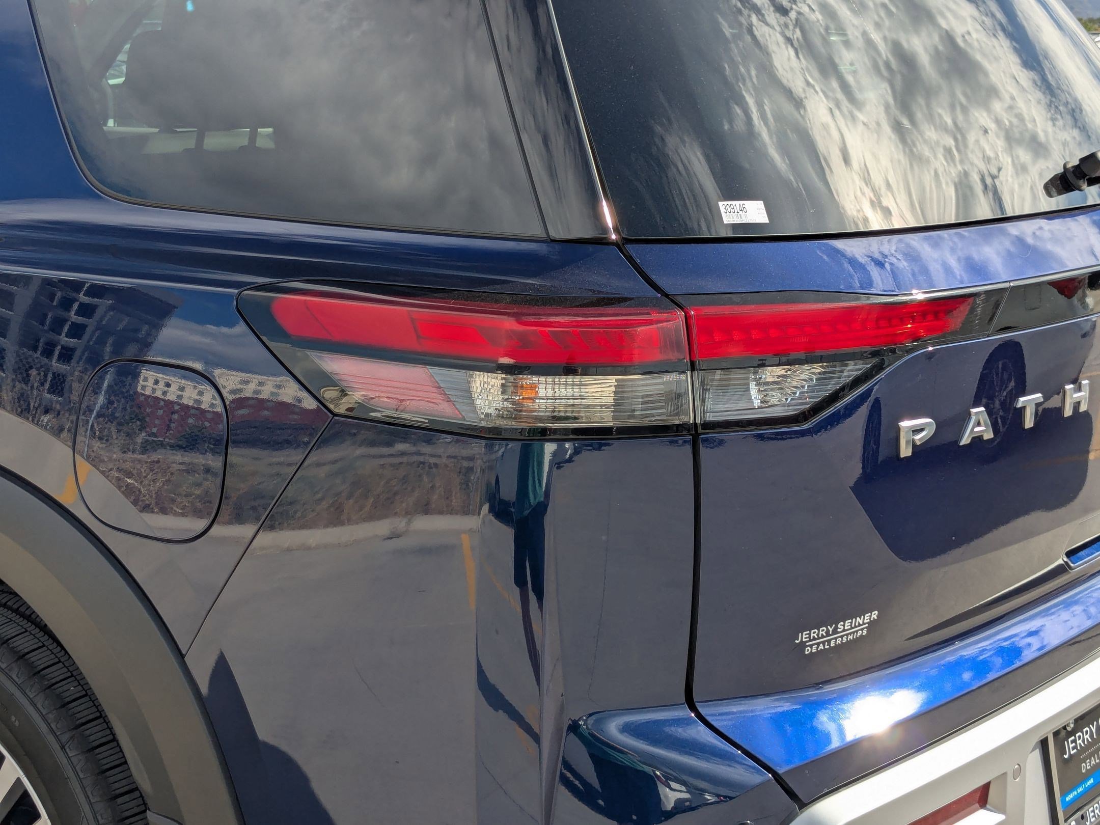 2023 Nissan Pathfinder SL photo 11