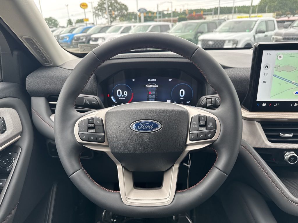 2025 Ford Explorer photo 25