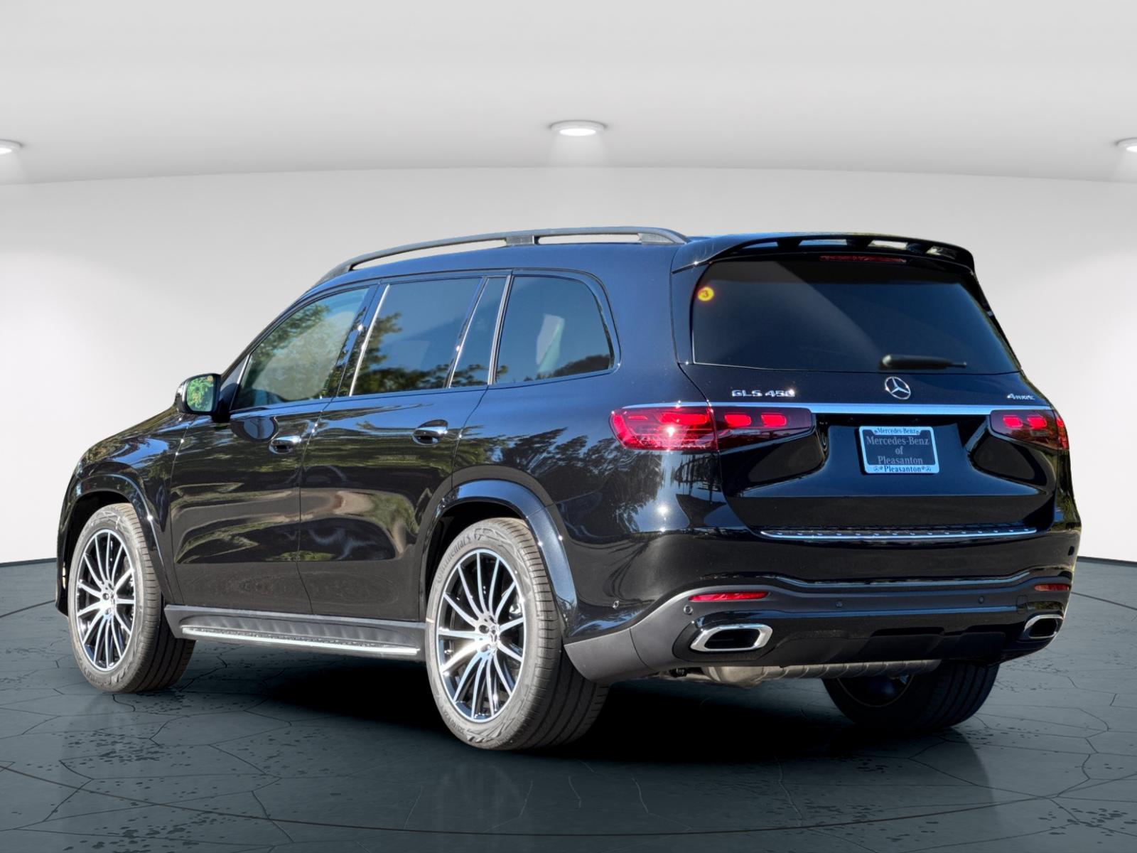 2026 Mercedes Benz GLS 450 4MATIC photo 4