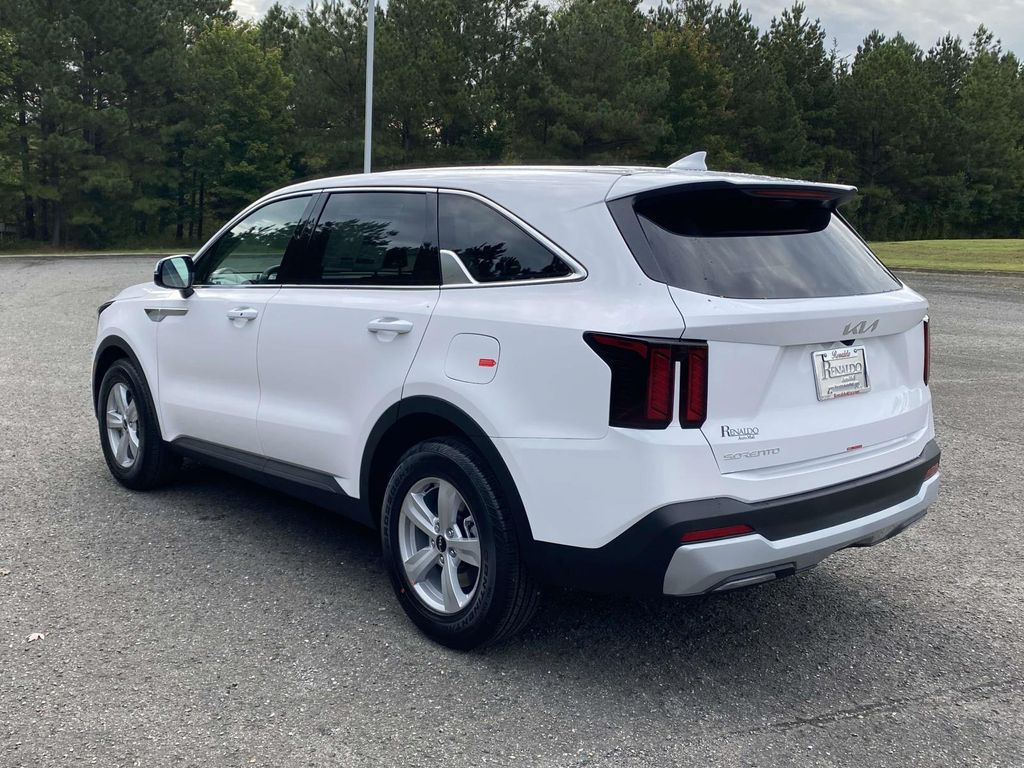 2026 Kia Sorento LX photo 2