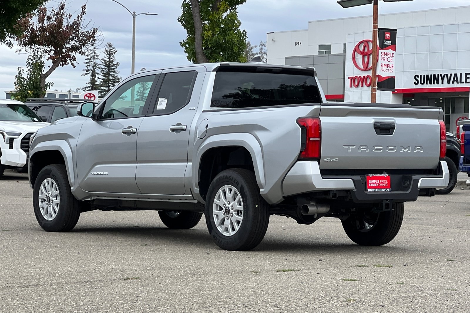 2025 Toyota Tacoma SR5 4x4 Double Cab photo 7