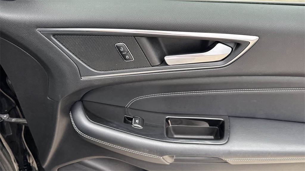 2017 Ford Edge Titanium photo 42