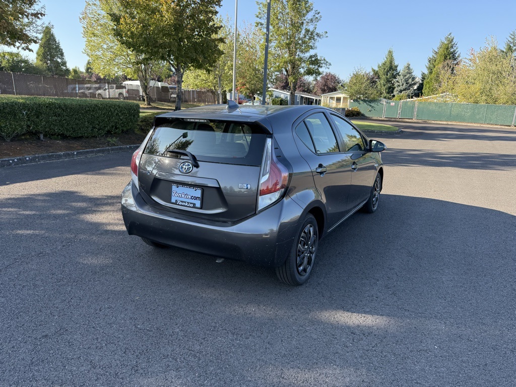 2015 Toyota Prius C Two photo 7