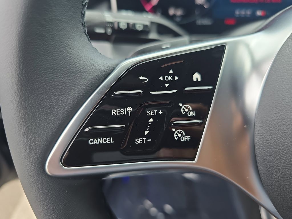 2025 Mercedes Benz GLC 300 photo 14