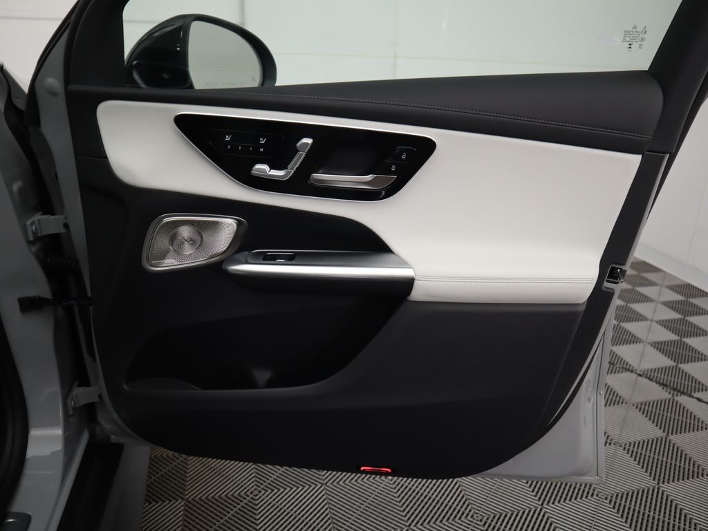 2026 Mercedes Benz GLC 300 photo 23