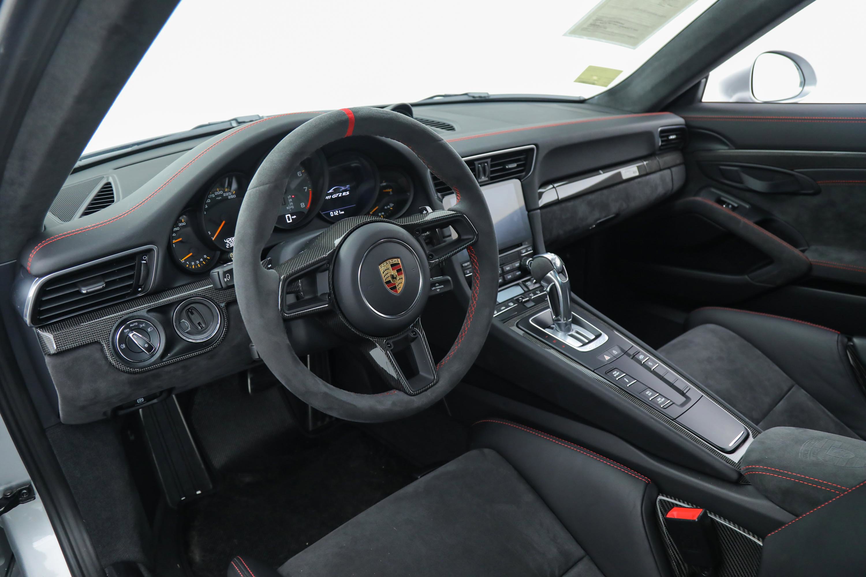 2019 Porsche 911 GT2 RS photo 2
