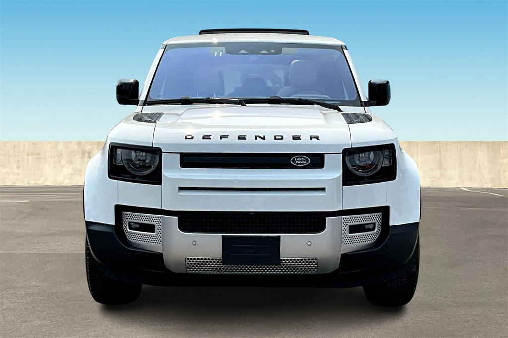 2024 Land Rover Defender 110 S photo 3