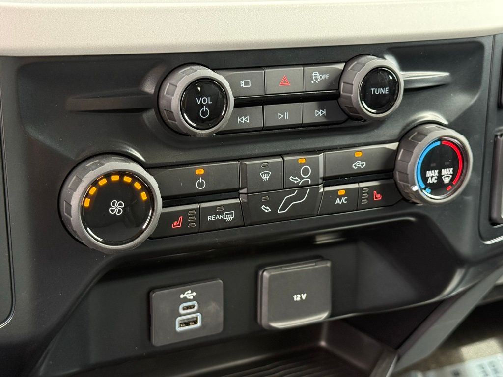2026 Ford F-250 XLT photo 13