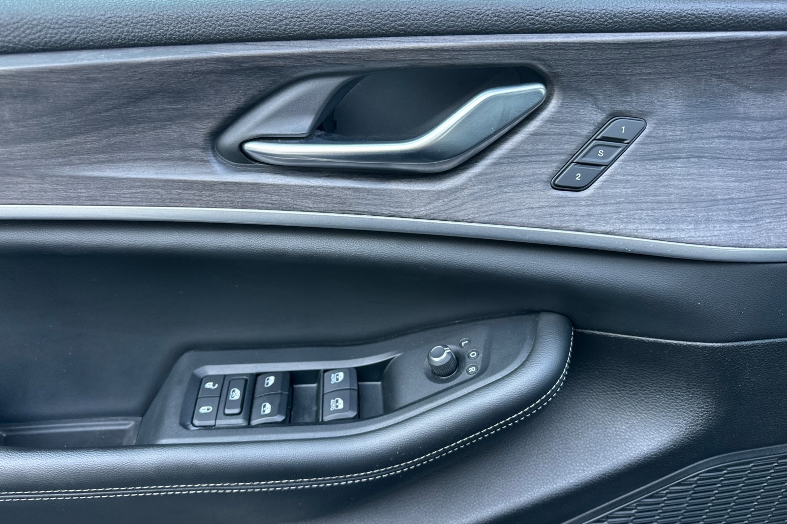 2024 Jeep Grand Cherokee Limited photo 10