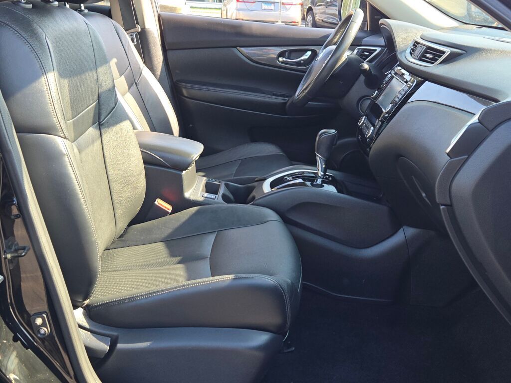 2014 Nissan Rogue SL photo 4