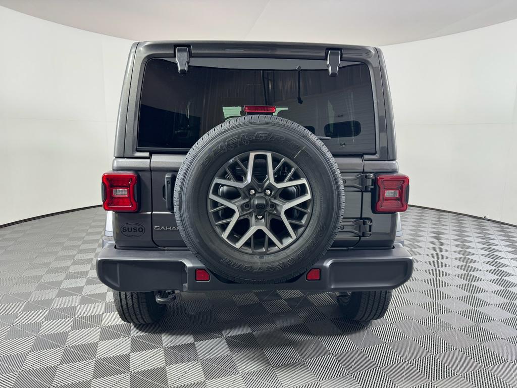 2025 Jeep Wrangler Sahara photo 21
