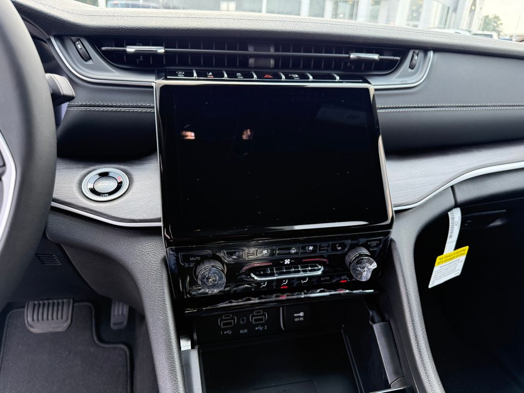 2025 Jeep Grand Cherokee Limited photo 16