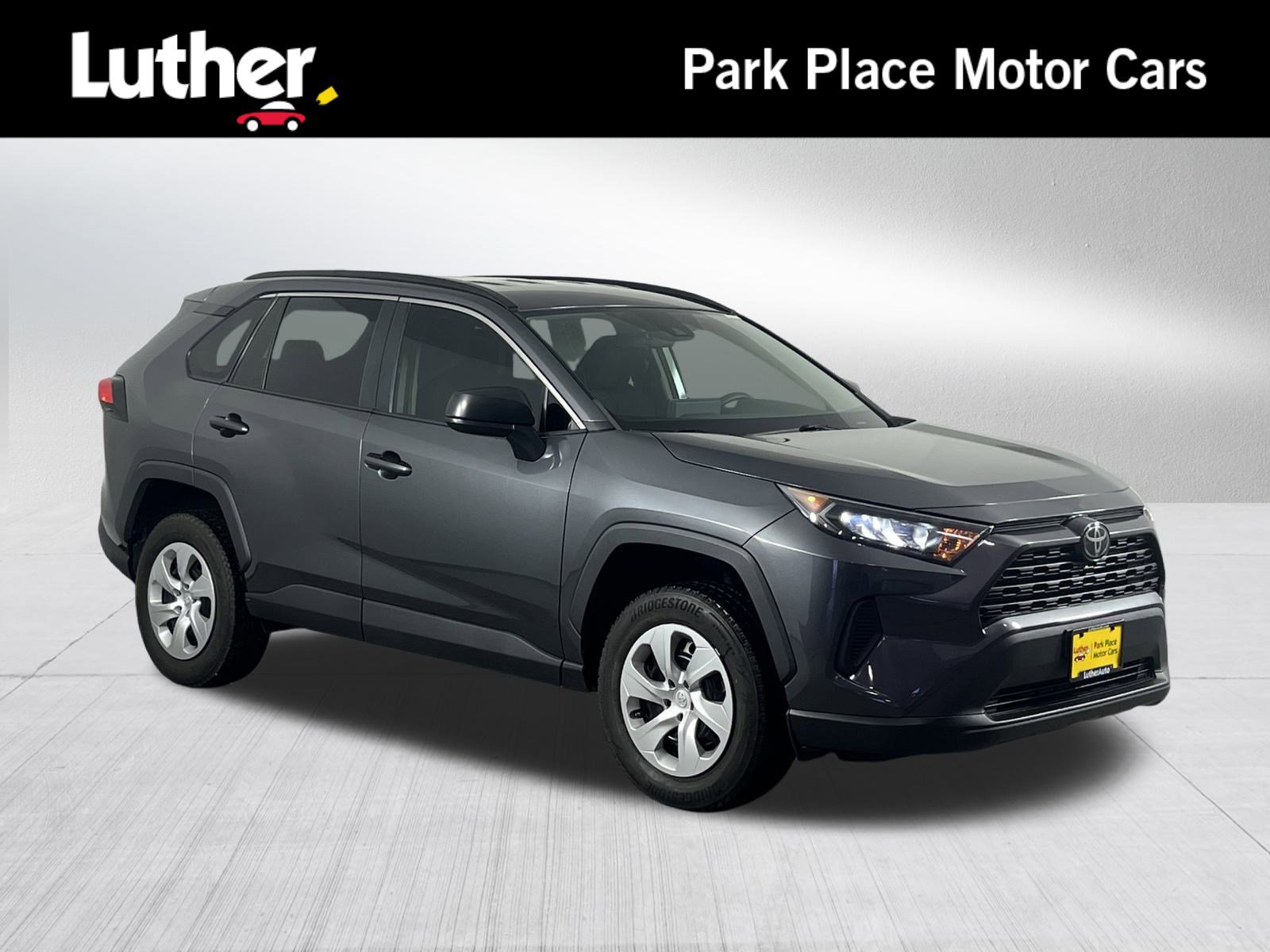 2021 Toyota RAV4 LE's photo