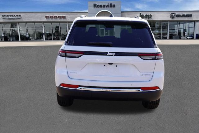 2025 Jeep Grand Cherokee Limited photo 4