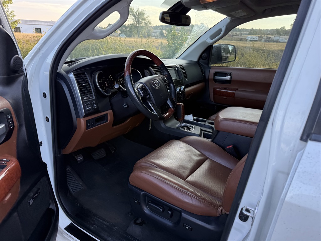 2019 Toyota Sequoia Platinum photo 2