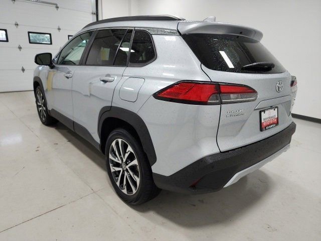 2023 Toyota Corolla Cross XLE photo 7