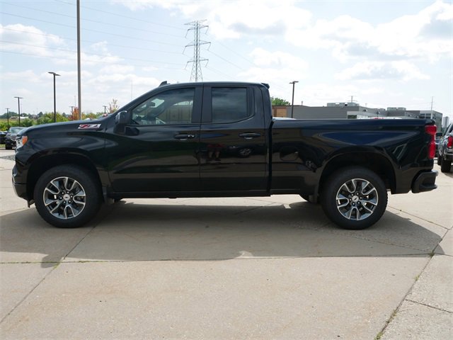 2026 Chevrolet Silverado 1500 RST photo 2