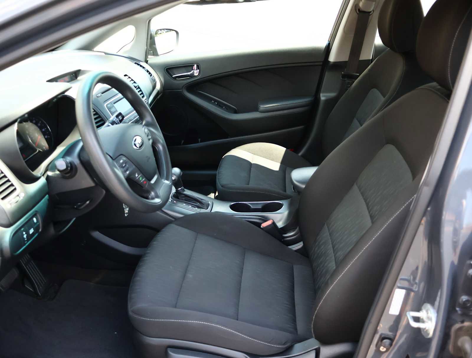 2016 Kia Forte LX photo 6