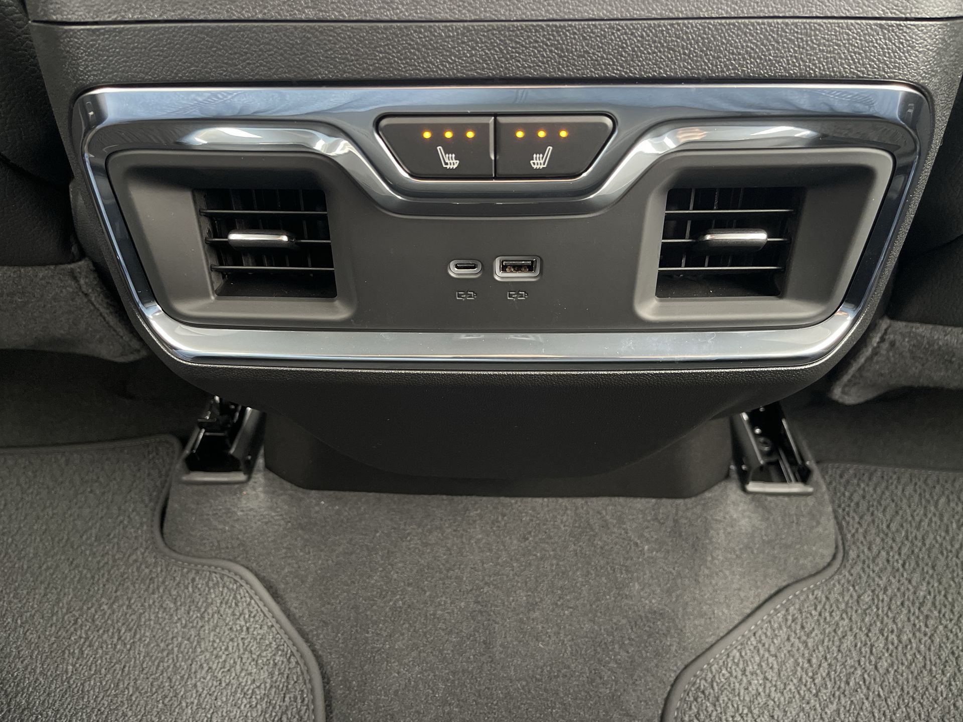 2026 Gmc Sierra 3500 HD Denali photo 21