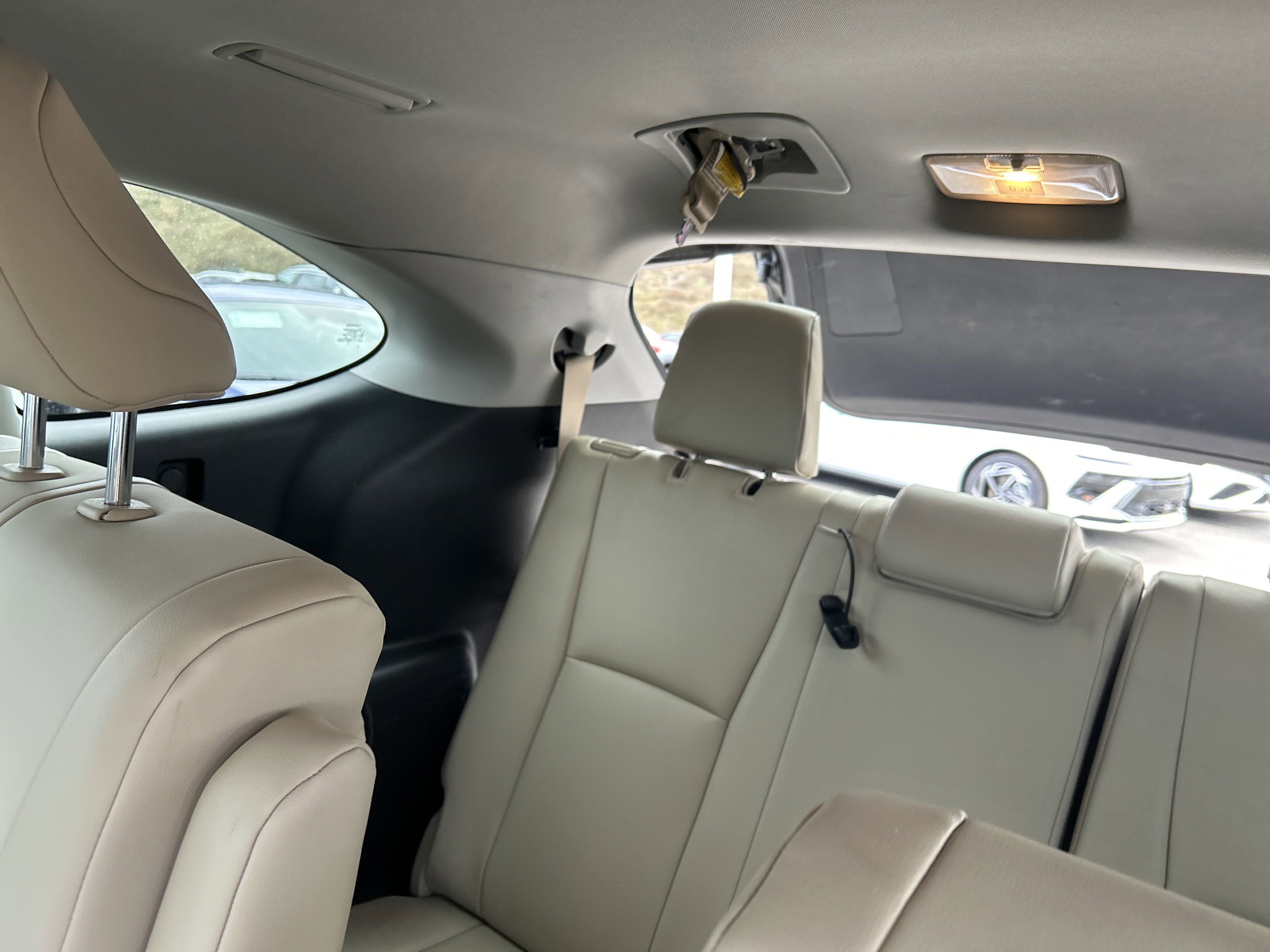 2020 Toyota Highlander Hybrid XLE photo 2