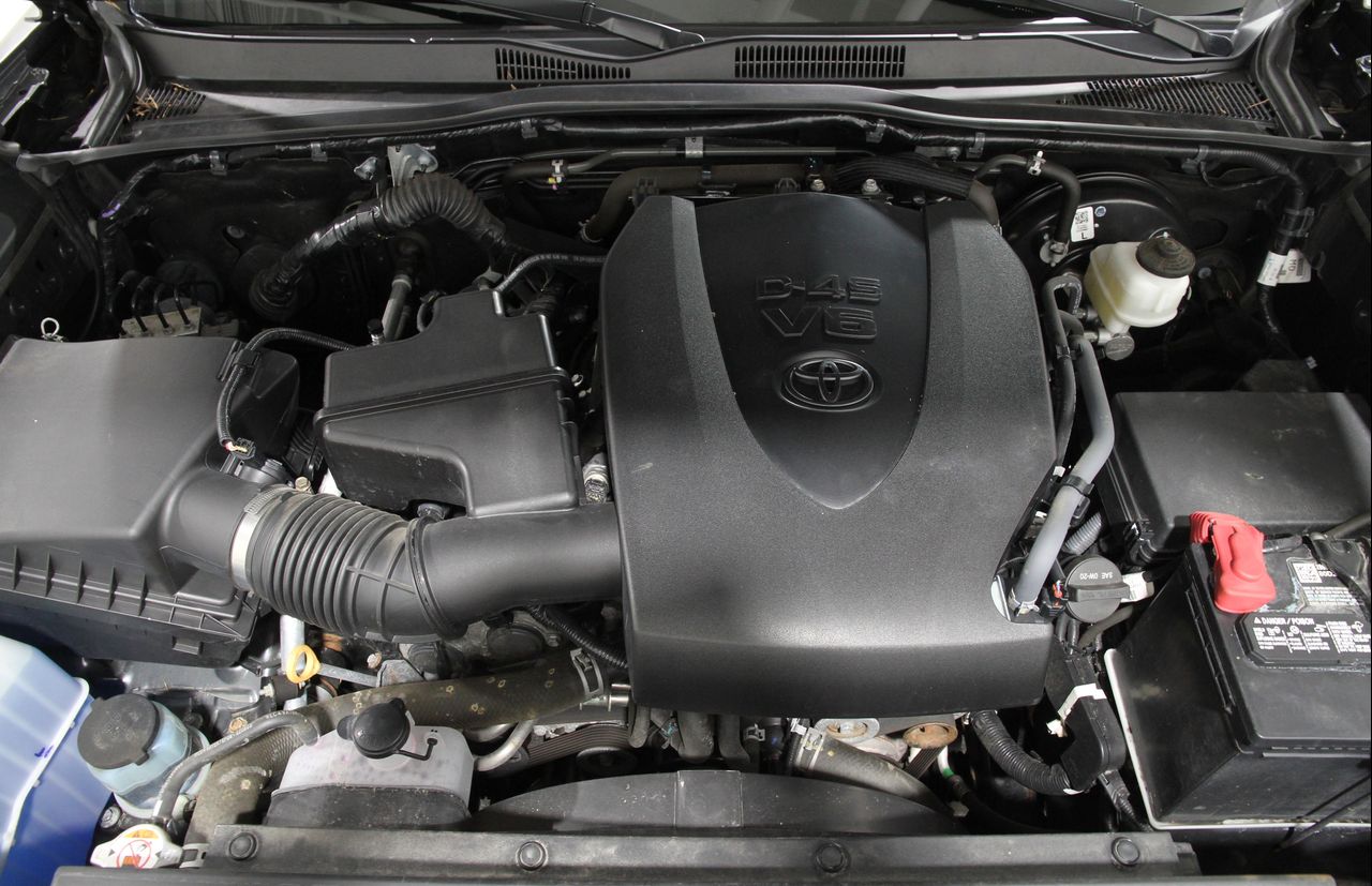 2023 Toyota Tacoma SR V6 photo 18