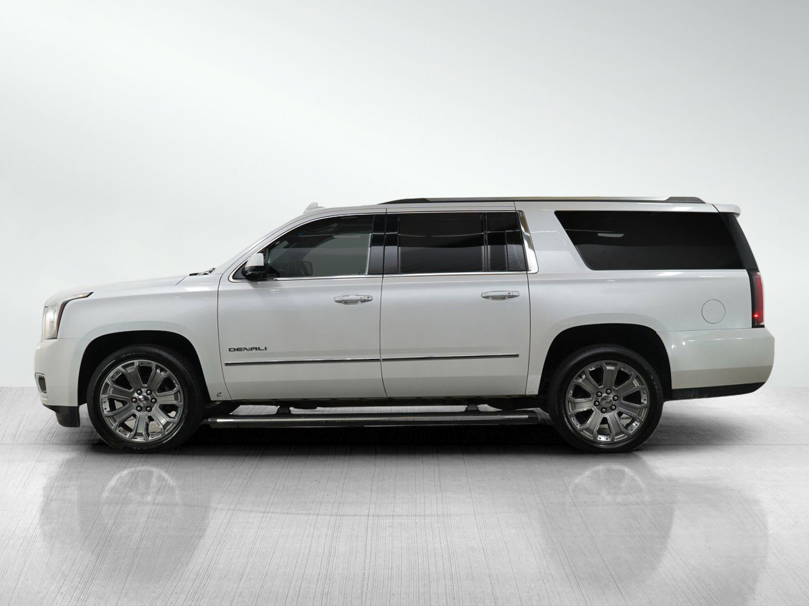 Used 2016 GMC Yukon XL Denali with VIN 1GKS2HKJ1GR377227 for sale in Roseville, Minnesota