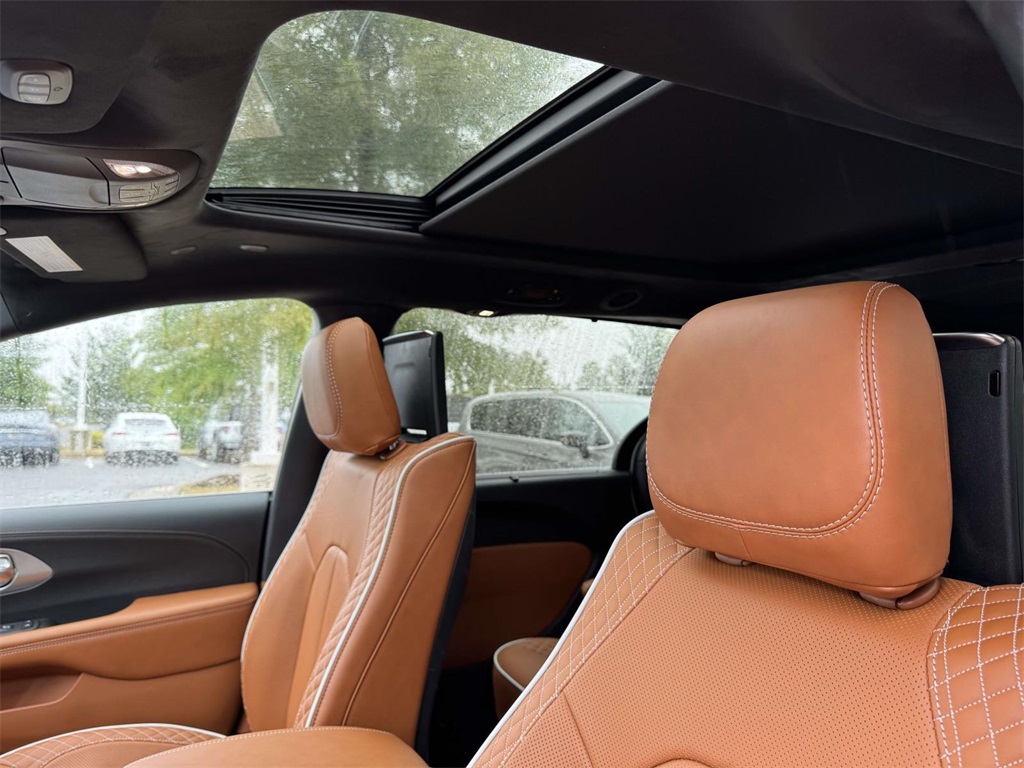 2026 Chrysler Pacifica Pinnacle photo 4