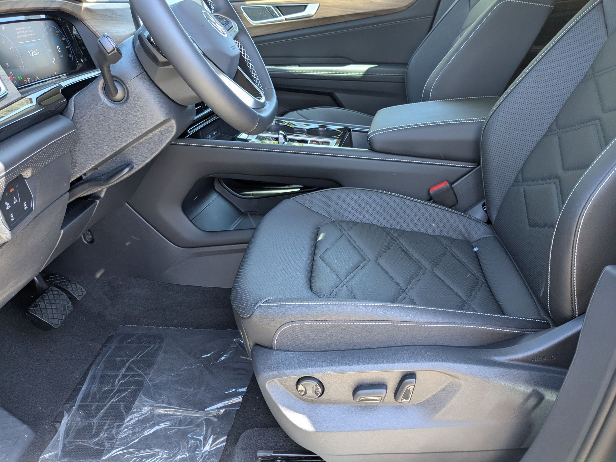 2026 Volkswagen Atlas SE Technology photo 3