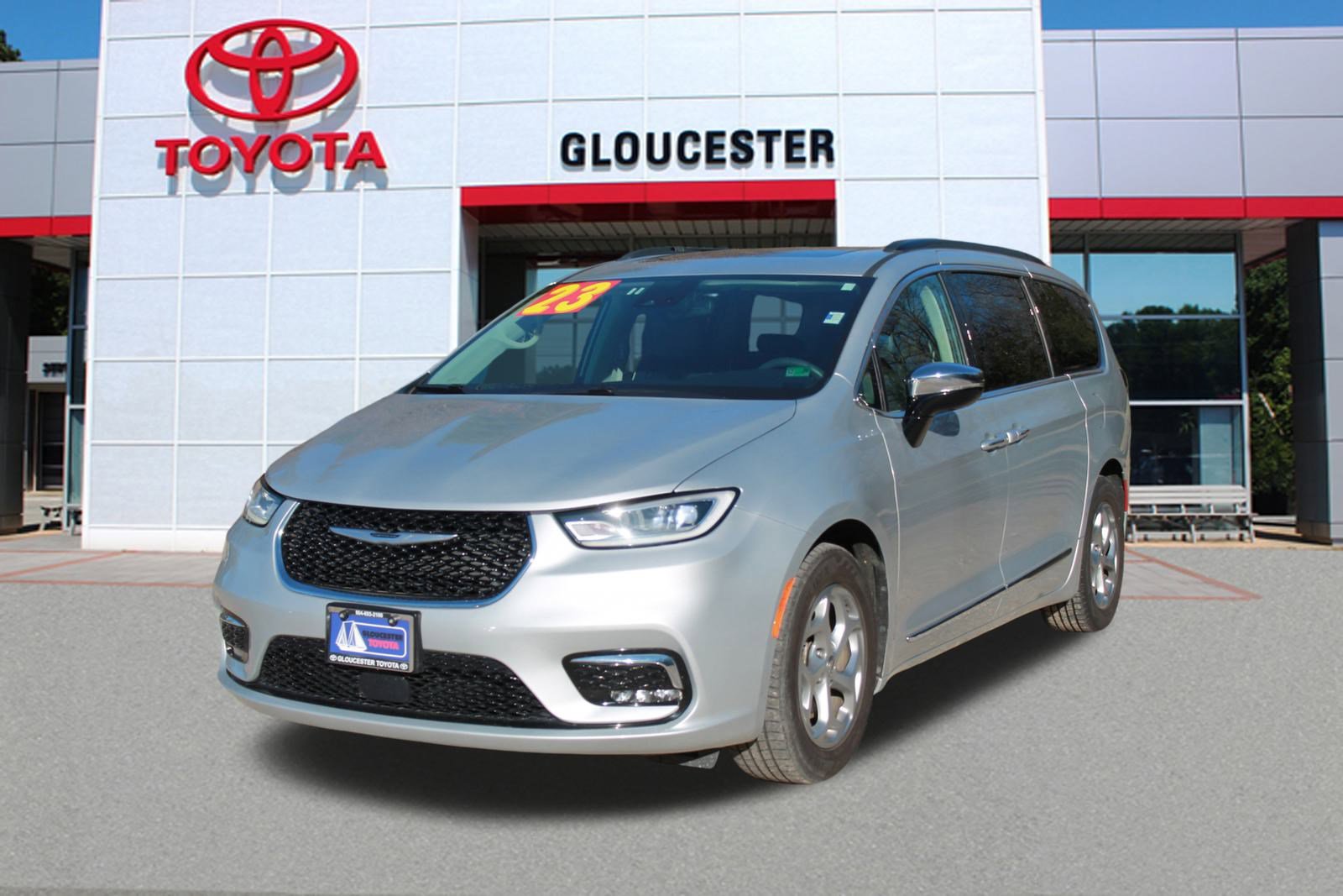 2023 Chrysler Pacifica Limited's photo