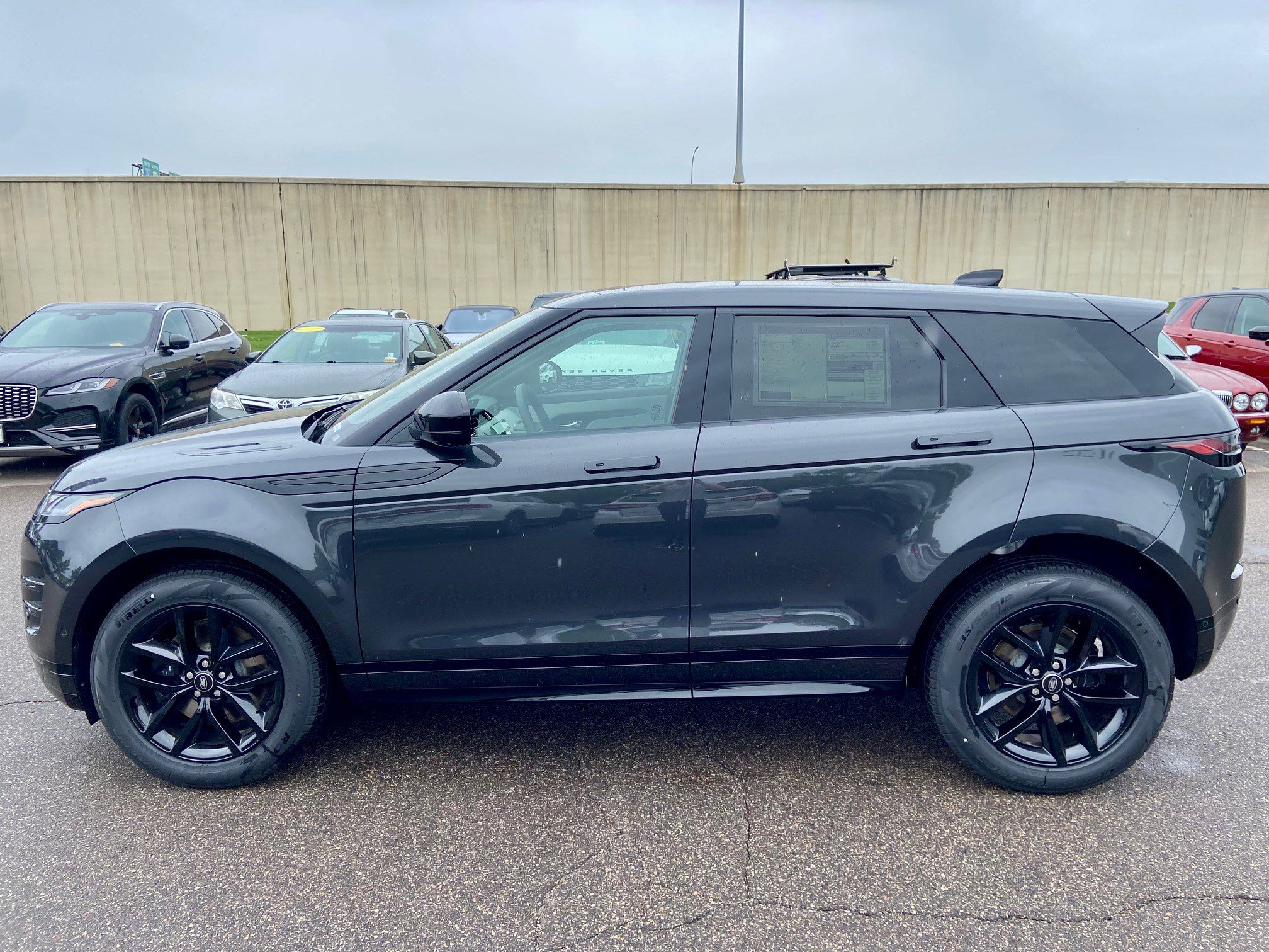 2026 Land Rover Range Rover Evoque Dynamic SE photo 6