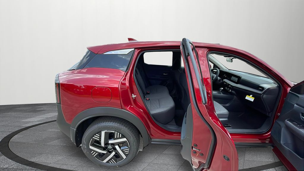 2025 Nissan Kicks SV photo 14