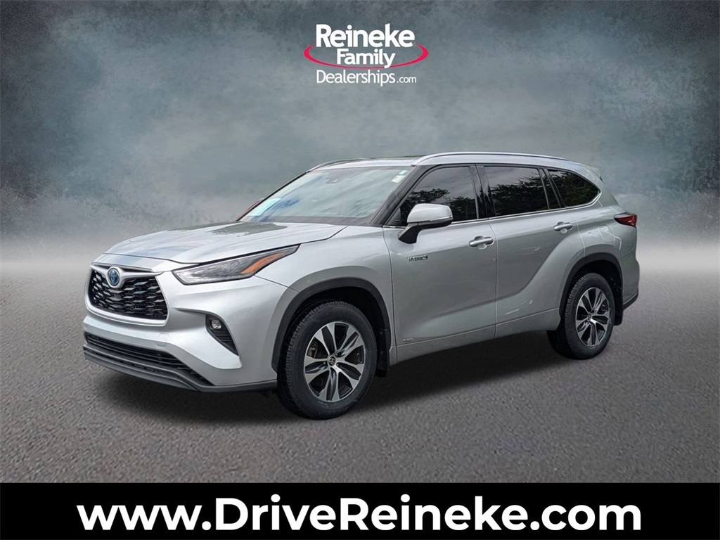 Used 2021 Silver Toyota XLE image 1