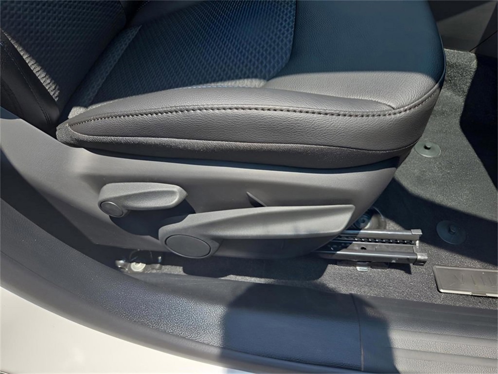 2025 Jeep Compass Latitude photo 40
