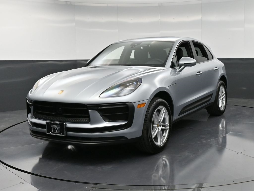 2025 Porsche Macan Base's photo
