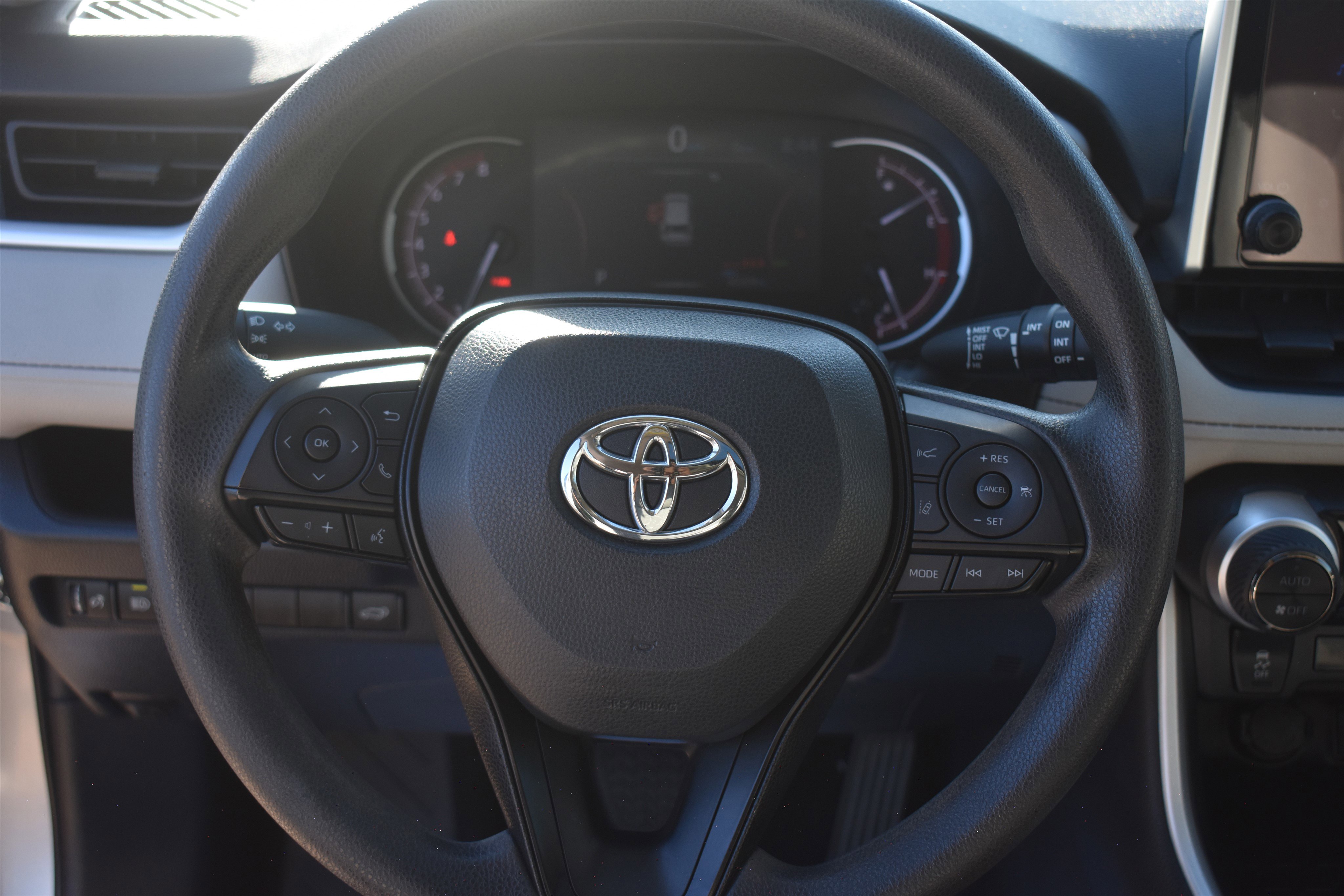 2023 Toyota RAV4 XLE photo 14