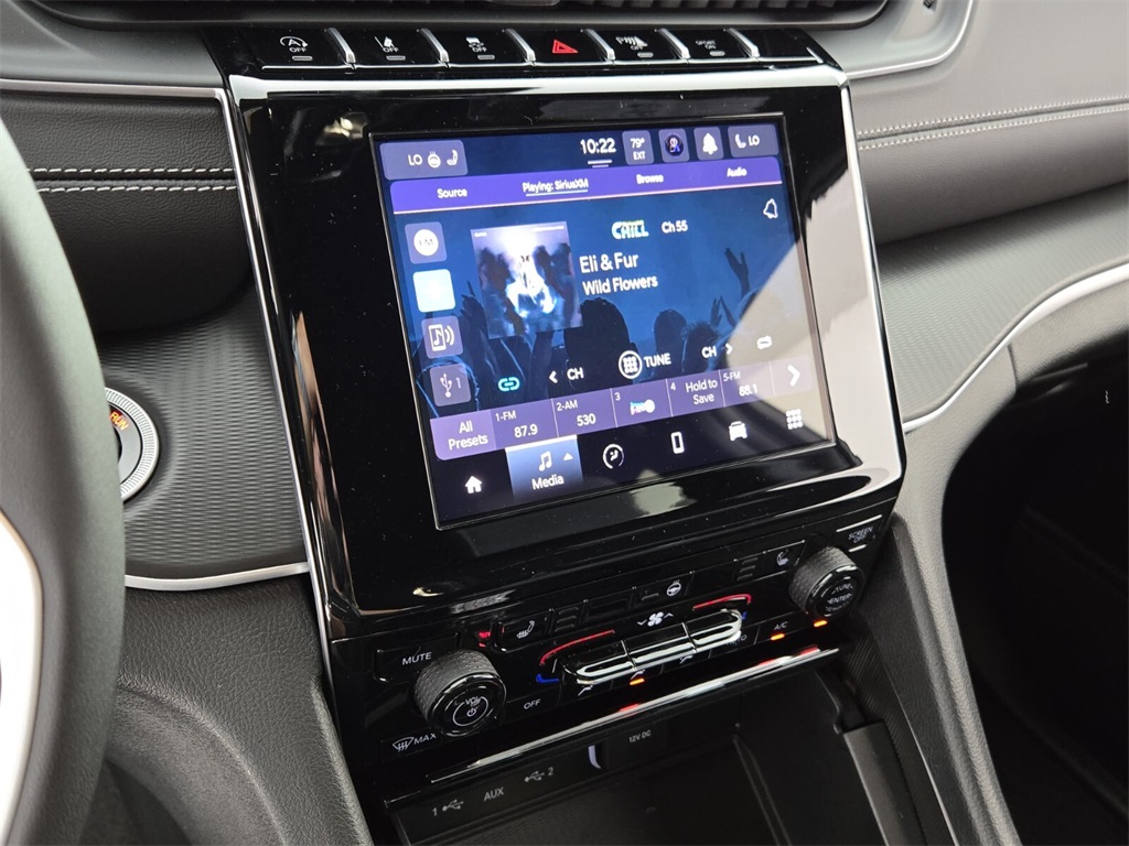 2025 Jeep Grand Cherokee Laredo photo 11