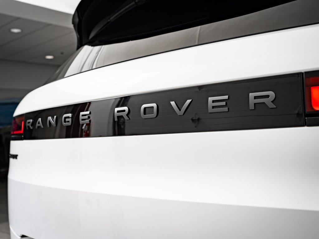 2025 Land Rover Range Rover Sport SE photo 9