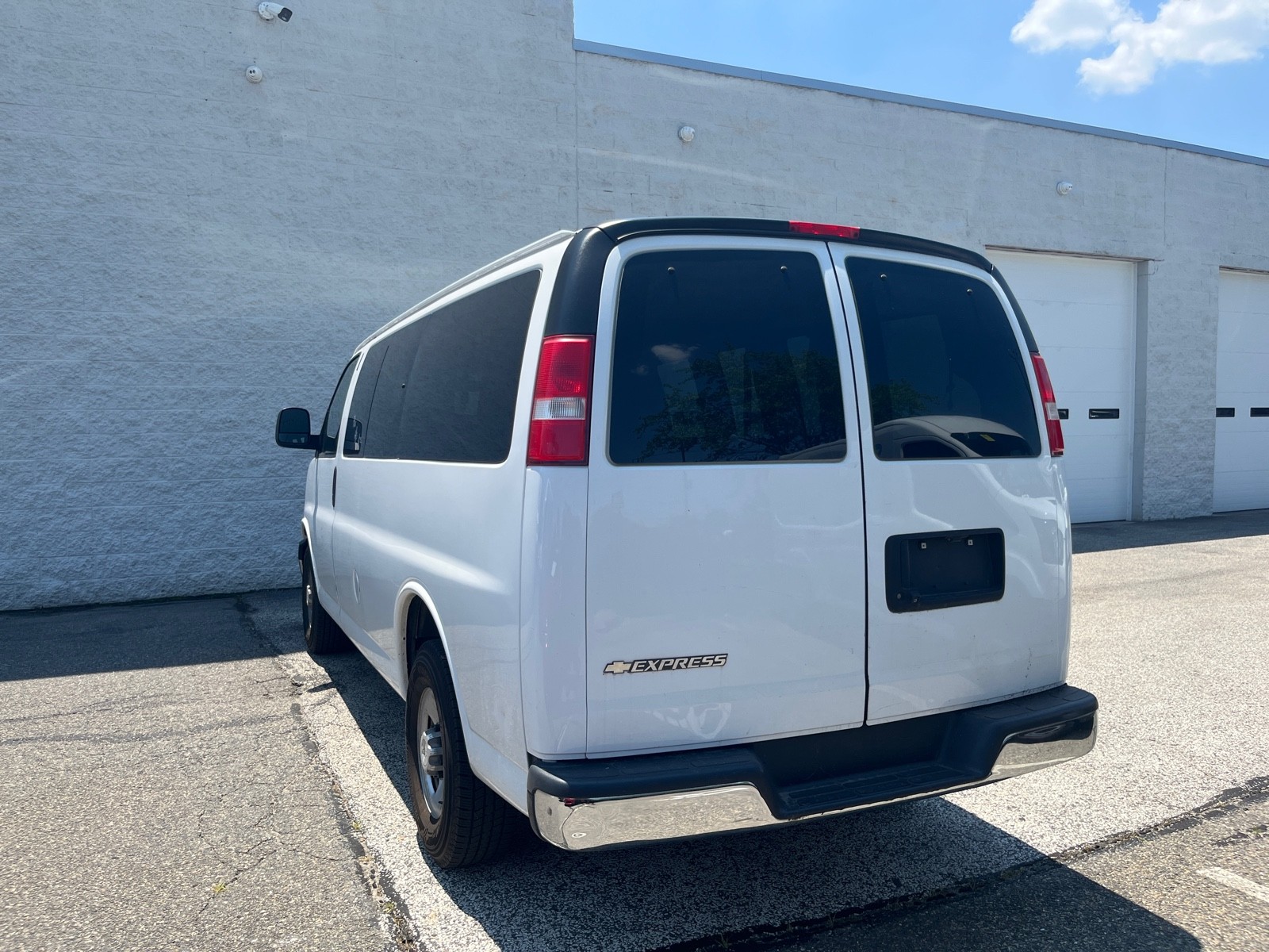 2018 Chevrolet Express Passenger 2500 LT photo 4