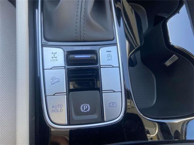 2025 Hyundai Tucson SE photo 17