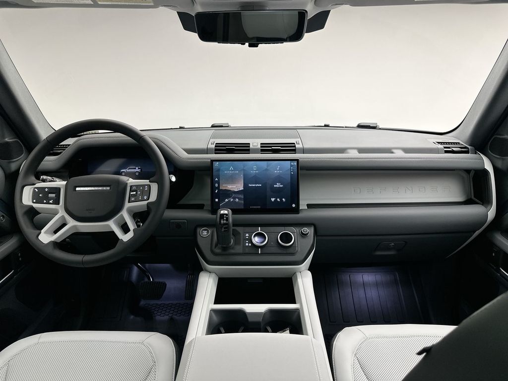 2025 Land Rover Defender 110 S photo 7