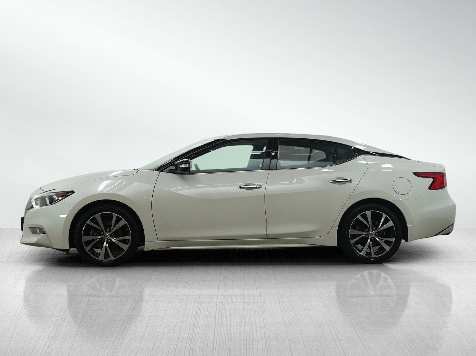 Used 2017 Nissan Maxima Platinum with VIN 1N4AA6APXHC364331 for sale in Burnsville, Minnesota
