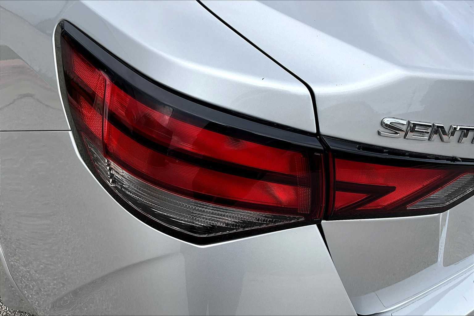 2022 Nissan Sentra S photo 27