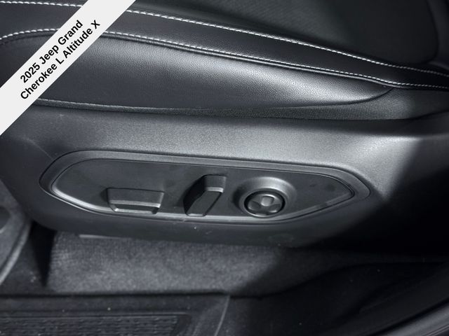 2025 Jeep Grand Cherokee Altitude X photo 14