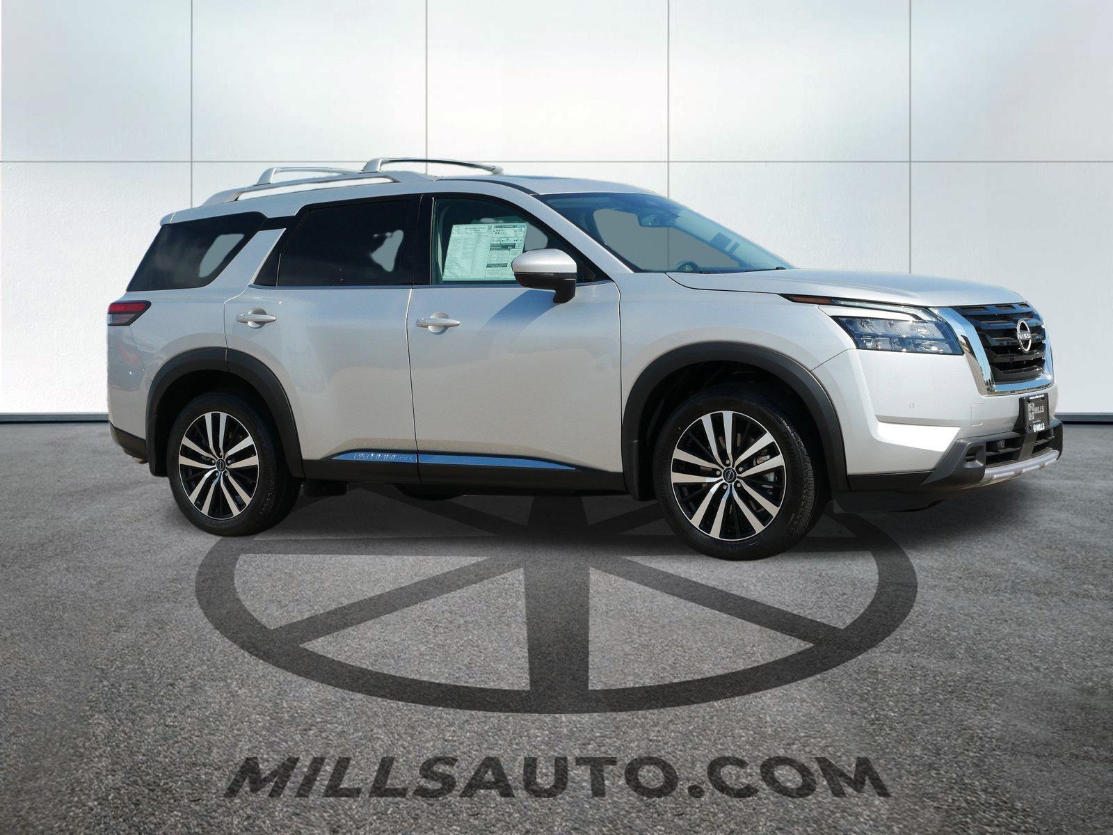 2025 Nissan Pathfinder Platinum photo 7