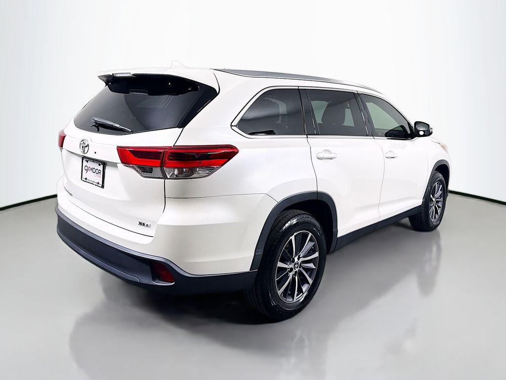 2019 Toyota Highlander XLE photo 2