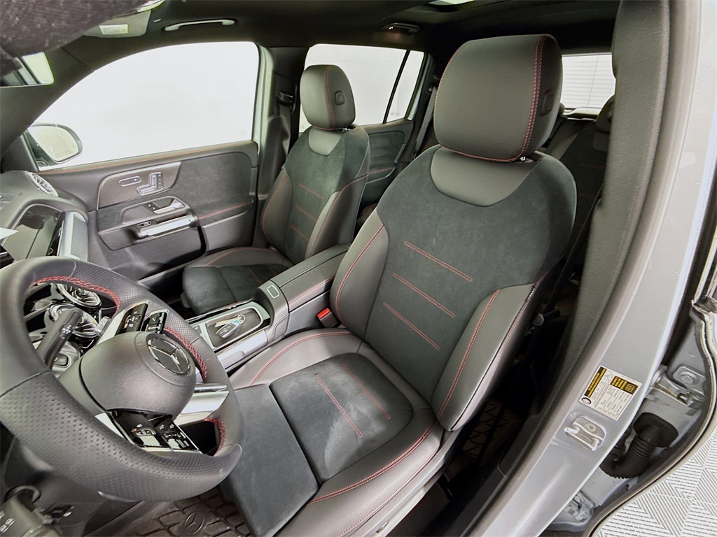 2024 Mercedes Benz GLB 250 4MATIC photo 4