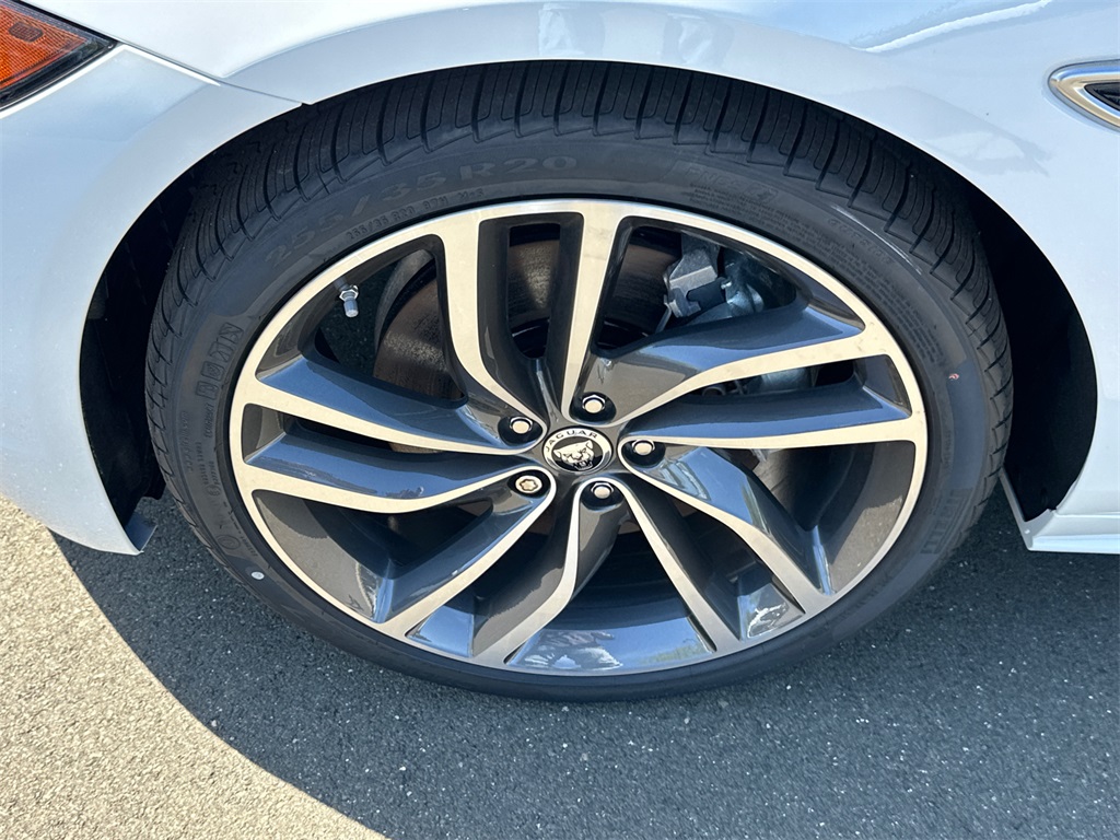 2024 Jaguar XF P300 R-Dynamic SE photo 8